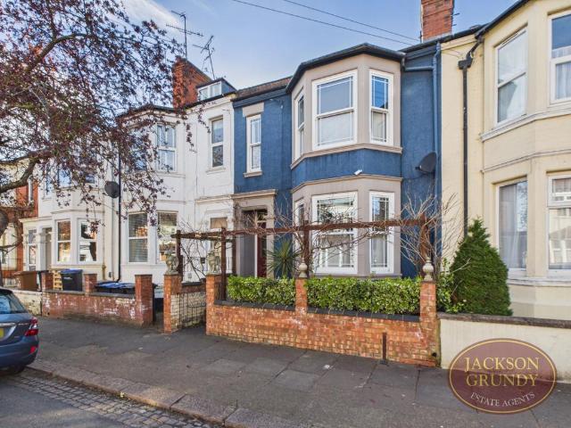 House for sale in Queen's Park, Northampton