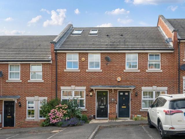 House for sale in Charlton, Greater London