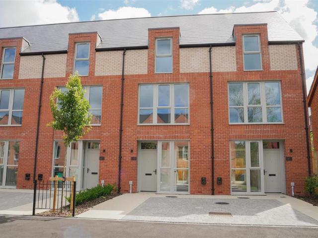 House for sale in Georgia, Greater Manchester