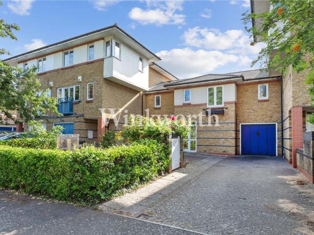House for sale in Brownswood Park, Stoke Newington