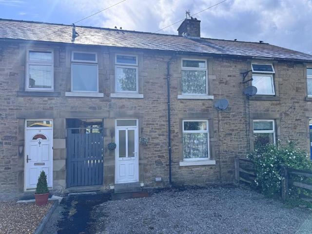 House for sale in Wash, Charlesworth