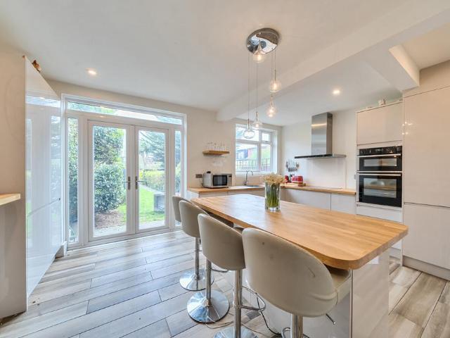 House for sale in London Borough of Lewisham, Bell Green