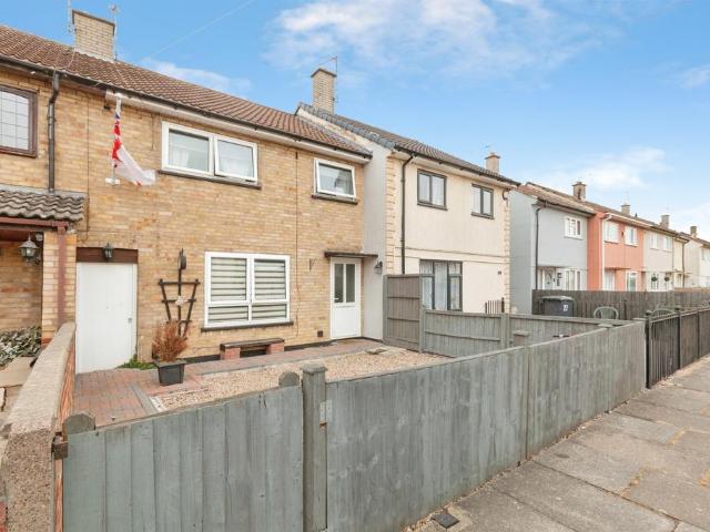 House for sale in Stocking Farm, Old Wharf