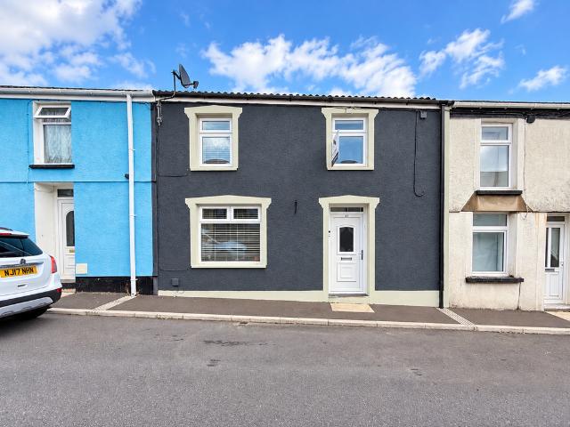 House for sale in Robertstown, Trecynon