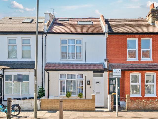 House for sale in Summerstown, Greater London