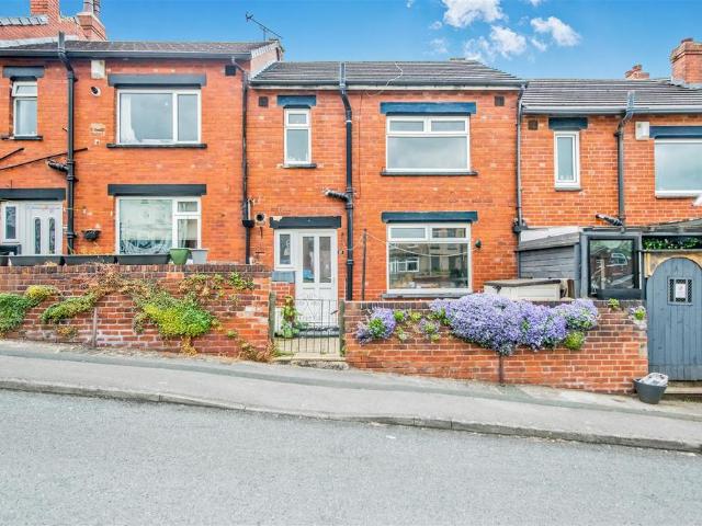 House for sale in Farnley, West Yorkshire