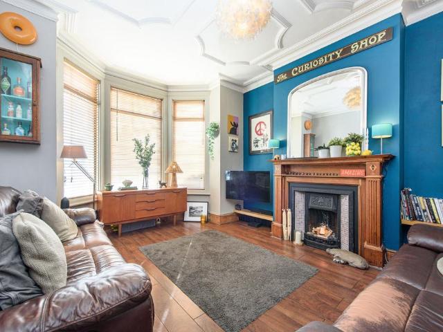 House for sale in Golders Green, Greater London