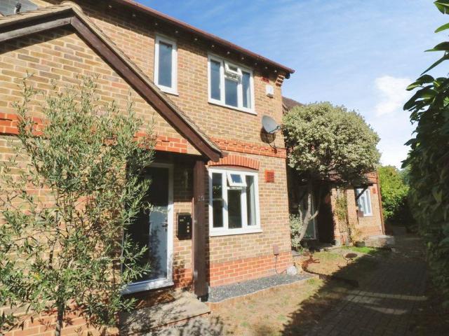 House for sale in Colnbrook, Slough