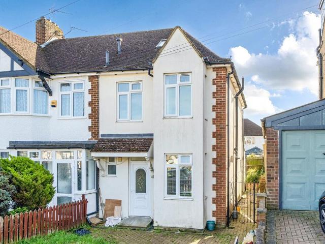 House for sale in London Borough of Lewisham, Bell Green