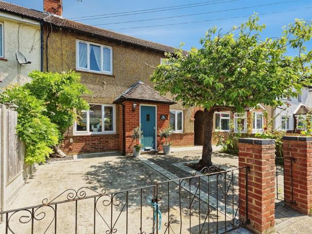 House for sale in Oad Street, Kent
