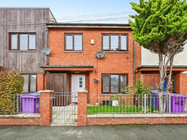 House for sale in Calderstones