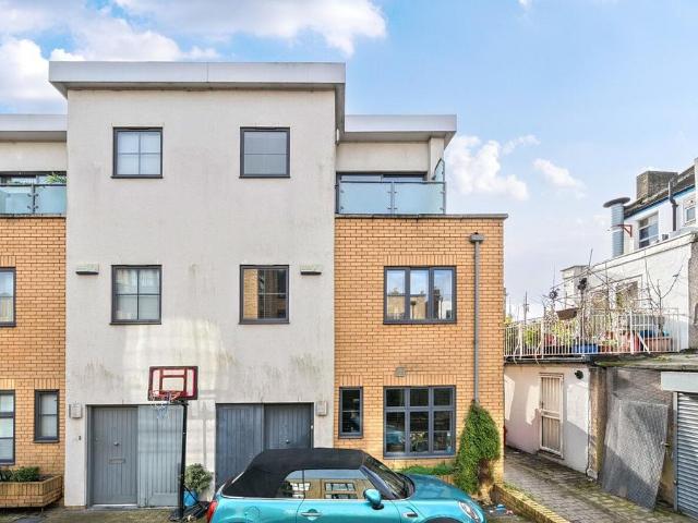 House for sale in London Borough of Croydon, Upper Norwood