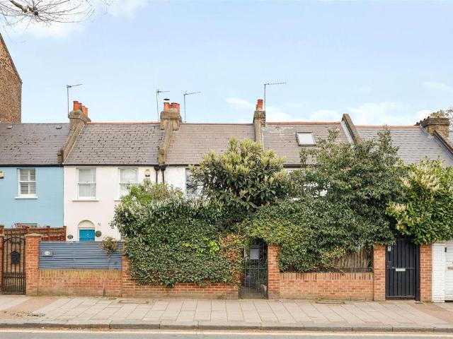 House for sale in North Kensington, Greater London