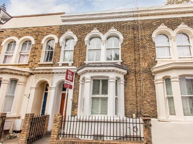 House for sale in Old Ford, Mile End