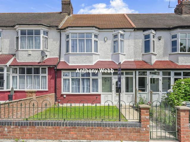 House for sale in Bowes, Greater London