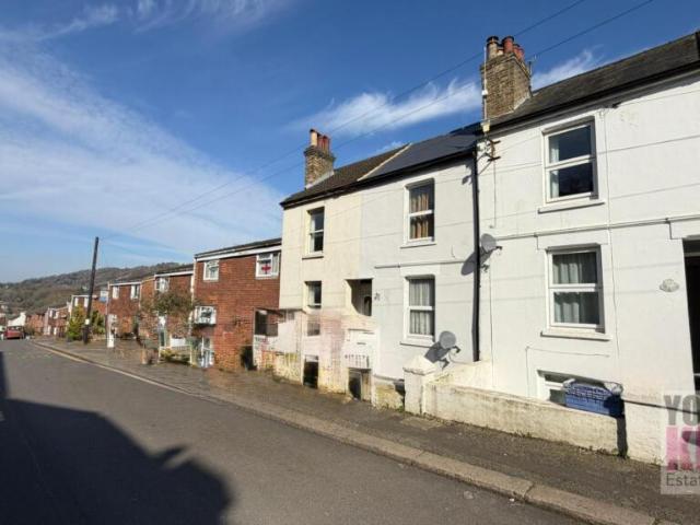 House for sale in River, Ash