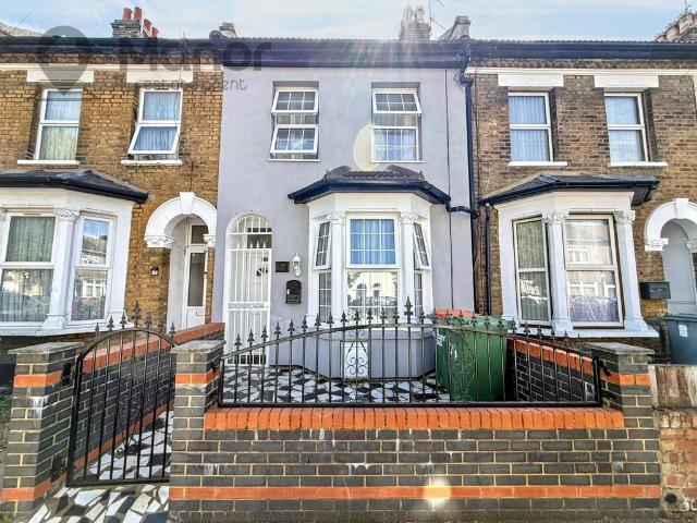 House for sale in Plashet, Greater London