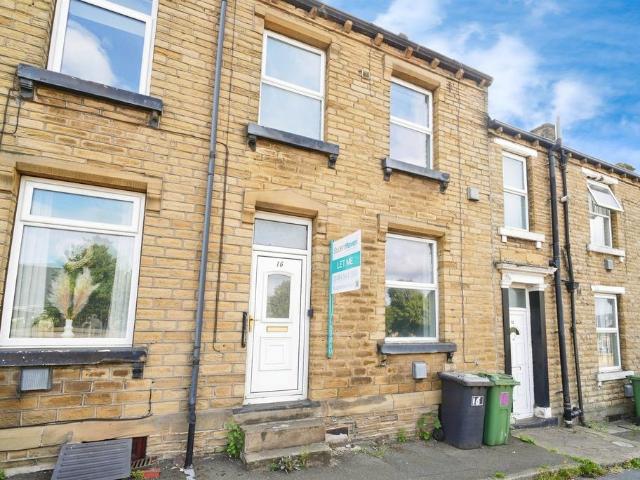 House for sale in Hillhouse, Almondbury