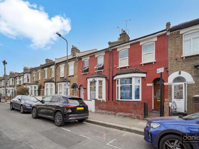 House for sale in Harlesden, Greater London