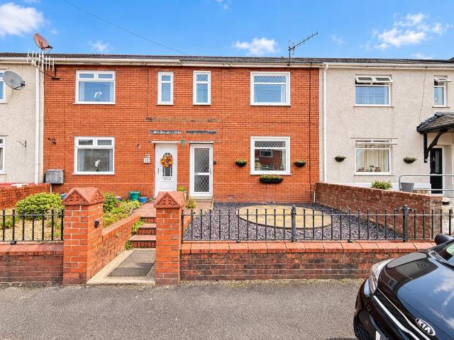 House for sale in Faerdre, Clydach
