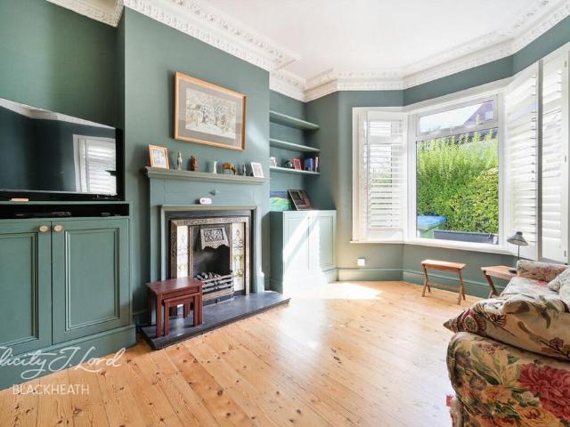 House for sale in Glyndon, Greater London