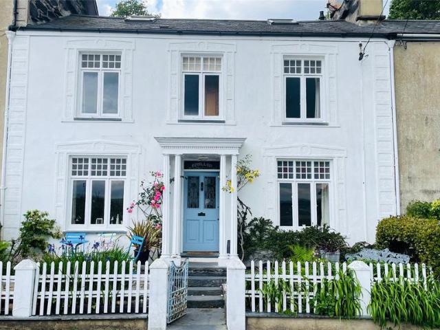 House for sale in Porthmadog