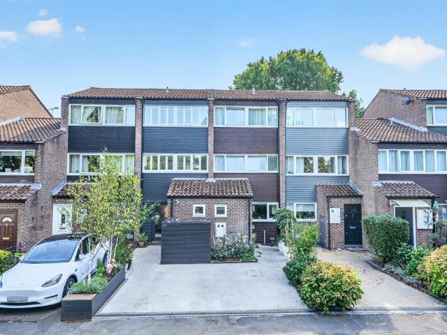 House for sale in Southfields, Greater London