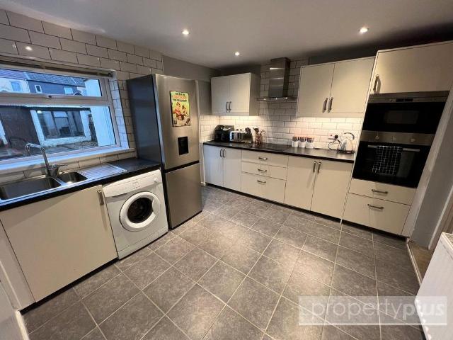 House for sale in Pentre, Ton Pentre