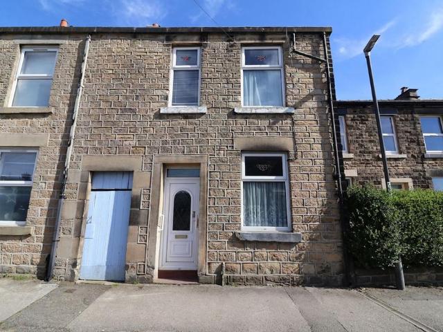 House for sale in Charlesworth, East Midlands