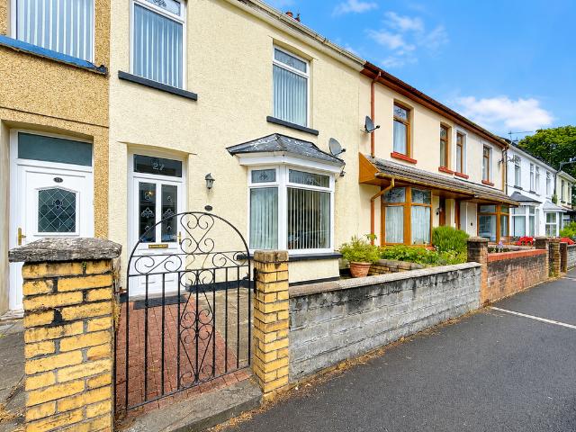 House for sale in Robertstown, Trecynon
