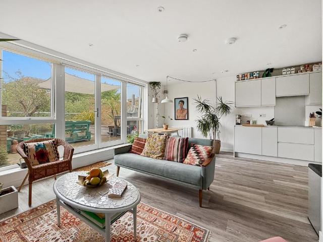 House for sale in Fishersgate, West Sussex