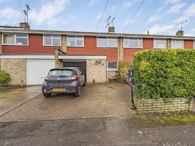 House for sale in How Wood, Five Acres