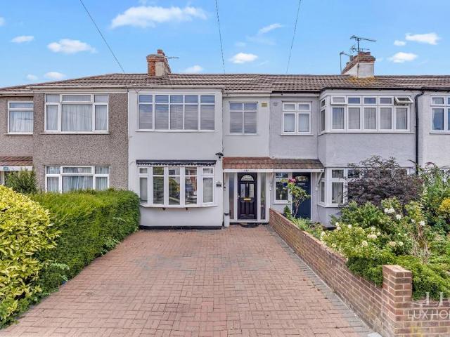 House for sale in Elm Park, Greater London
