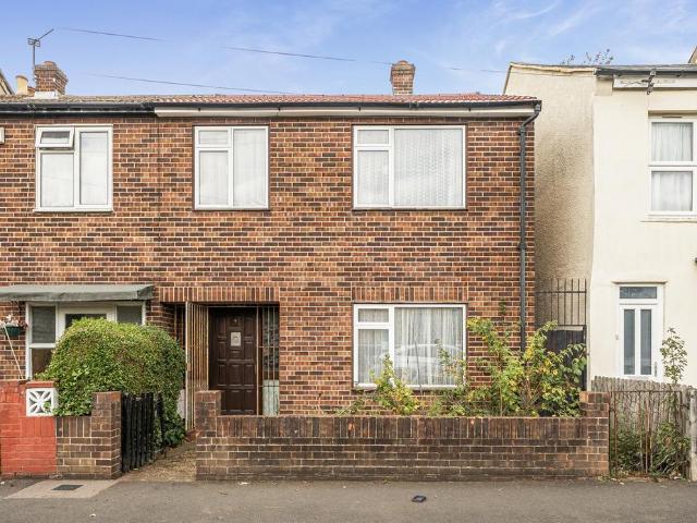 House for sale in Lonesome, Greater London