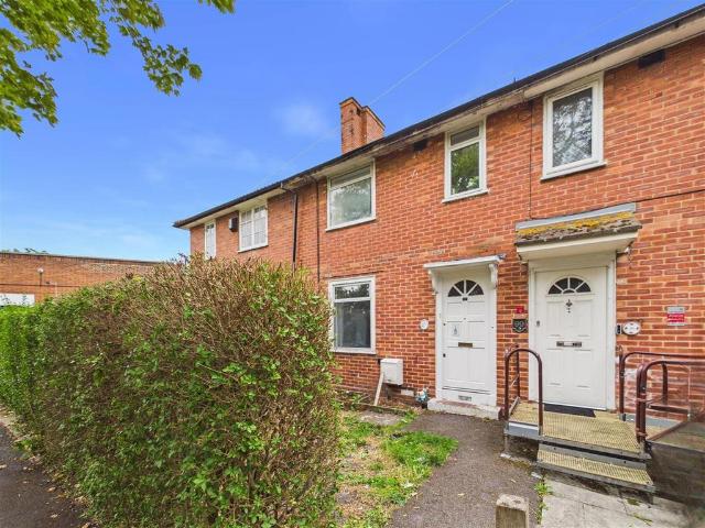 House for sale in Rosehill, Greater London