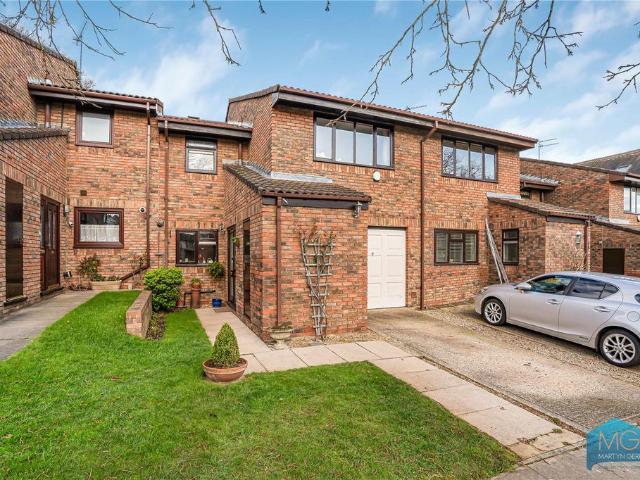 House for sale in Winchmore Hill, Edmonton