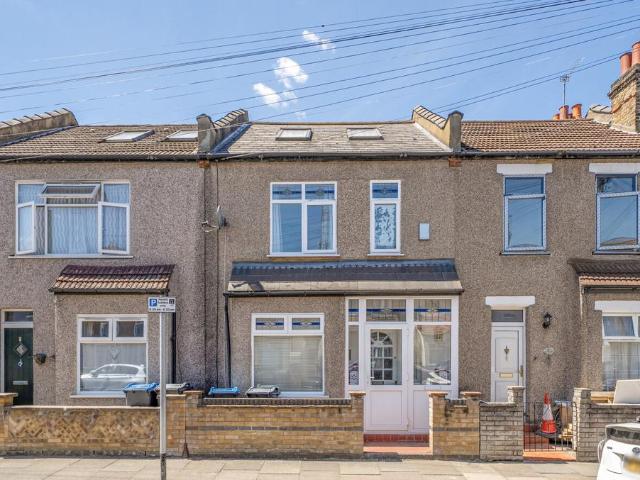 House for sale in London Borough of Merton, Mitcham