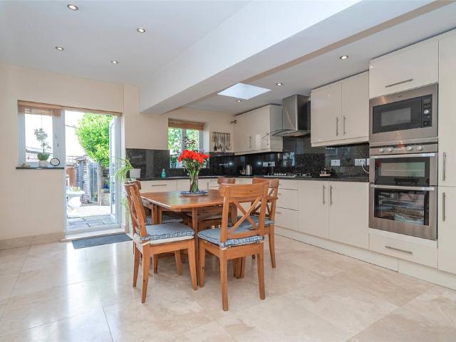 House for sale in Finchley, Greater London