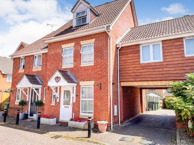House for sale in Hedge End, Helford