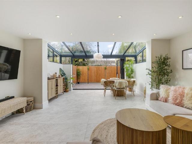 House for sale in West Kensington, Greater London