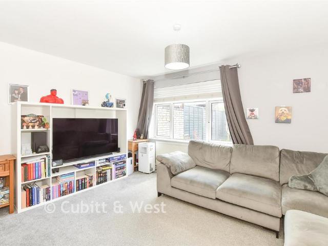 House for sale in Furnace Green, Crawley