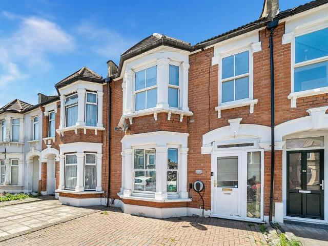House for sale in Seven Kings, Greater London