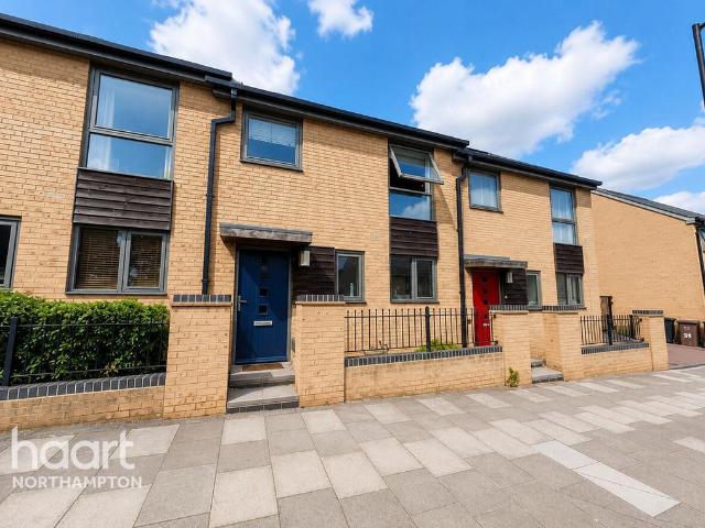 House for sale in Upton