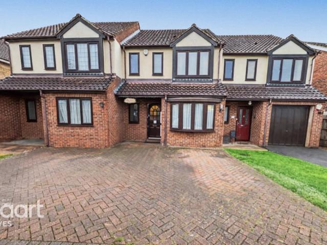 House for sale in Gould's Green, Greater London