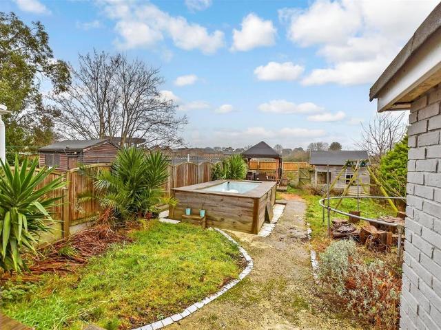 House for sale in Mill Hill, Ash