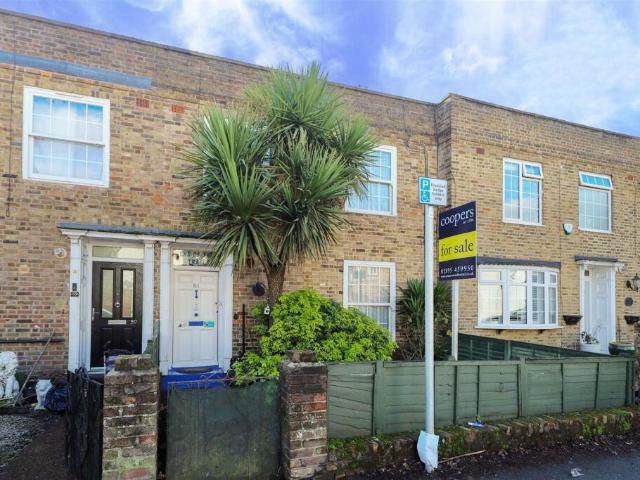 House for sale in Yiewsley, Greater London