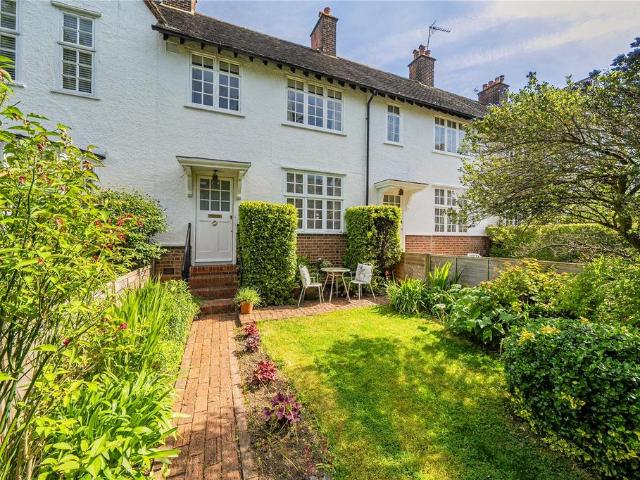 House for sale in London Borough of Ealing, Perivale