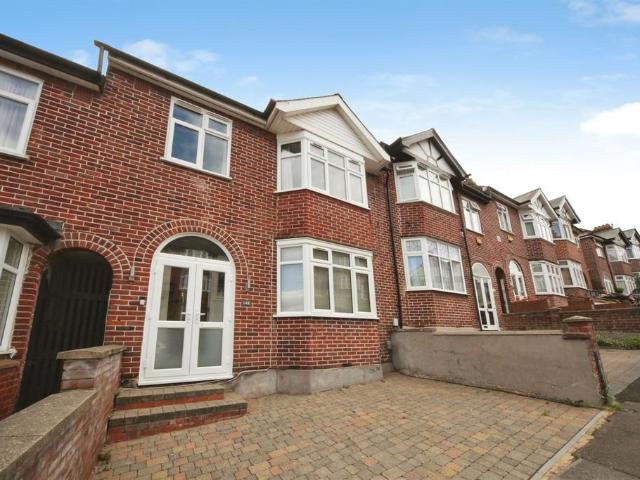 House for sale in Spring Park, Luton