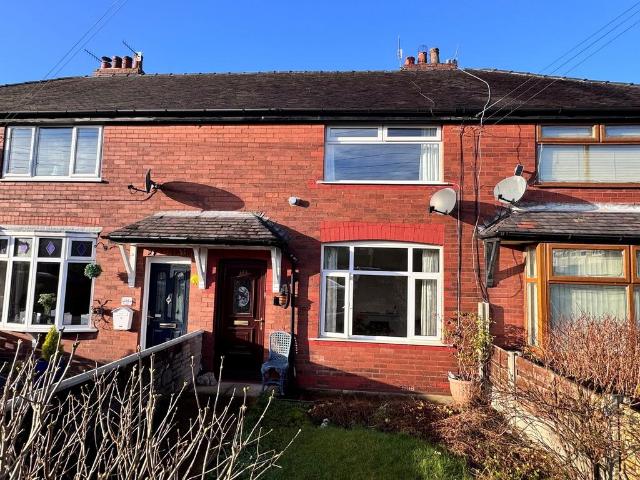 House for sale in Charlesworth, East Midlands