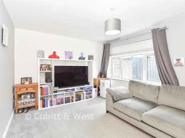 House for sale in Furnace Green, Crawley